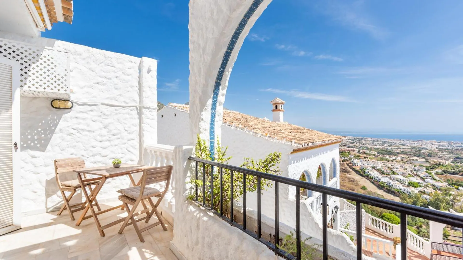Casa De La Buena Vida - 3 Bedroom Townhouse With Sea View Benalmadena