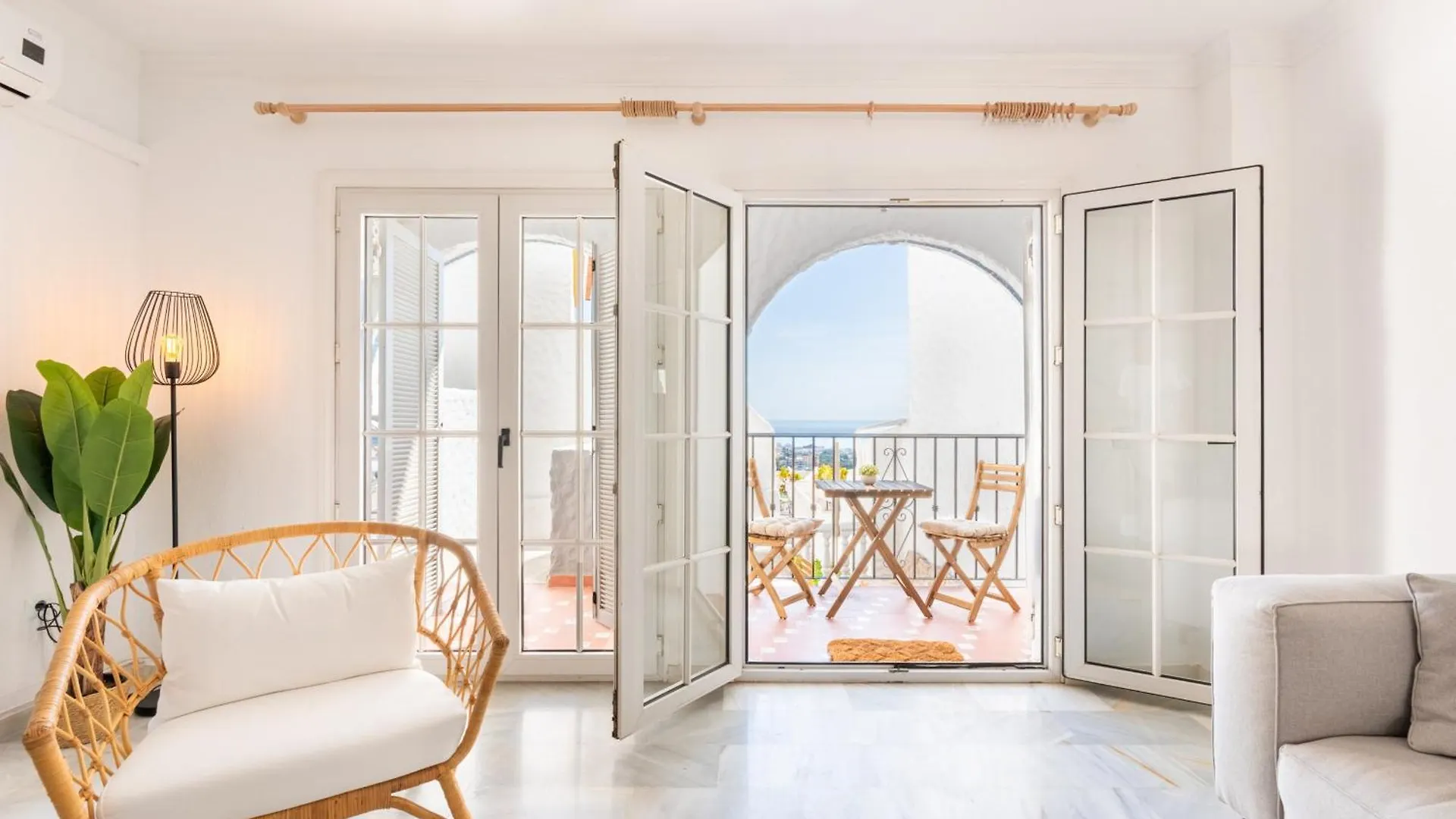 Casa De La Buena Vida - 3 Bedroom Townhouse With Sea View Benalmadena